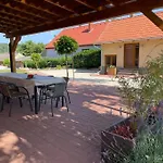 Apartmán Csomopont Csaladi Vendeghaz *