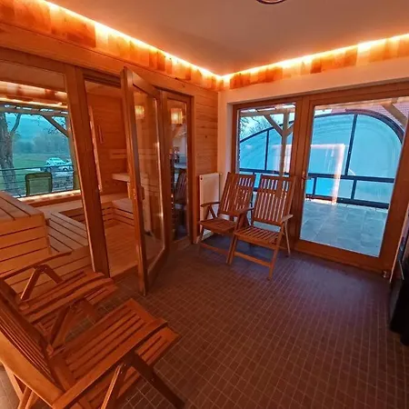 Csomopont Csaladi Vendeghaz アパート