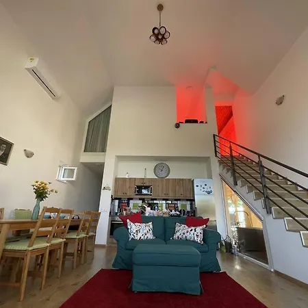 Csomopont Csaladi Vendeghaz アパート