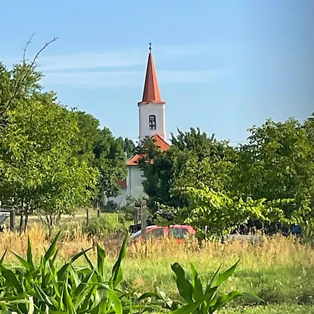 Csomopont Csaladi Vendeghaz アパート Somogytur