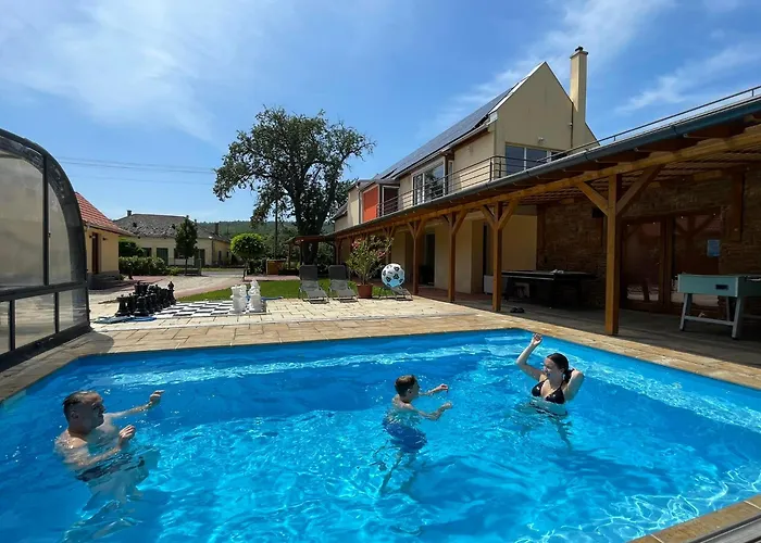 Csomopont Csaladi Vendeghaz *